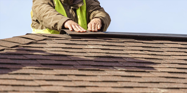 Intervention couvreur sur toiture